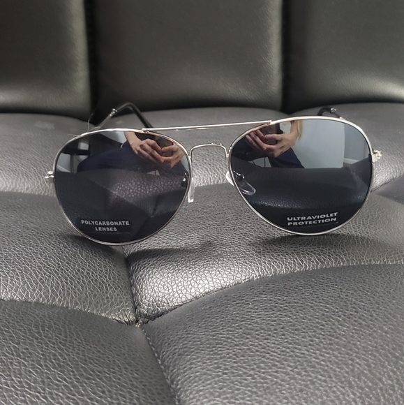 TWO PACK Aviators Gold and Silver Frames - Picture 4 of 6